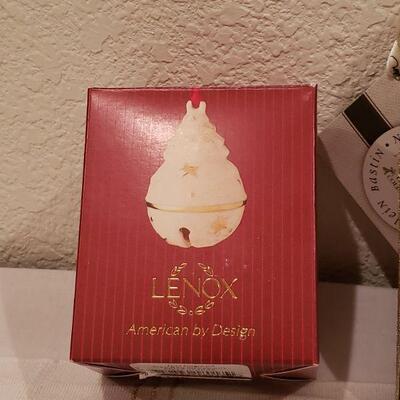 Lot 938: NEW Holiday Small Pictures and Ornaments 