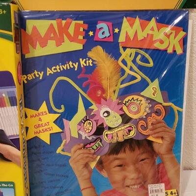 Lot 943: NEW Tabletop Easel, Extra Paper and Mask Making kit