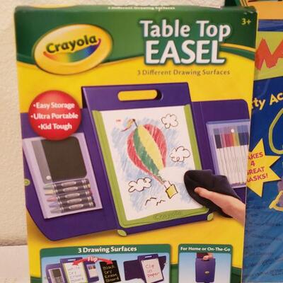 Lot 943: NEW Tabletop Easel, Extra Paper and Mask Making kit