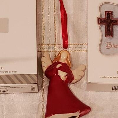 Lot 947: NEW LED Candles, Tree Skirt and Ornaments 