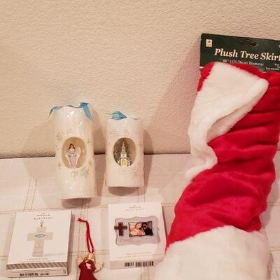 Lot 947: NEW LED Candles, Tree Skirt and Ornaments 