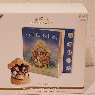 Lot 948: NEW Hallmark Interactive Book and Ornament
