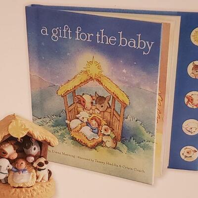 Lot 948: NEW Hallmark Interactive Book and Ornament