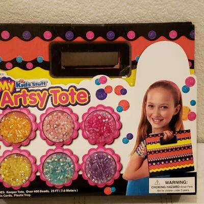 Lot 949: NEW Bead Jewelry Kit, Mask Making Kit and Markers