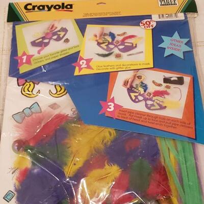 Lot 949: NEW Bead Jewelry Kit, Mask Making Kit and Markers