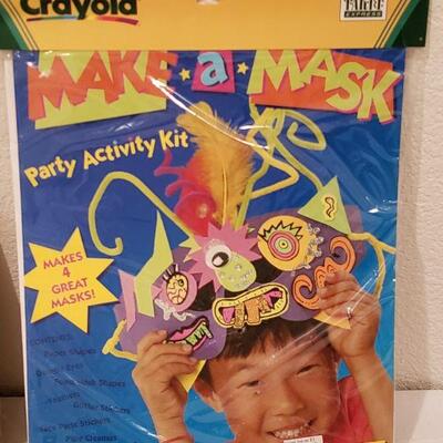 Lot 949: NEW Bead Jewelry Kit, Mask Making Kit and Markers