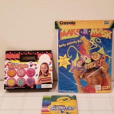 Lot 949: NEW Bead Jewelry Kit, Mask Making Kit and Markers