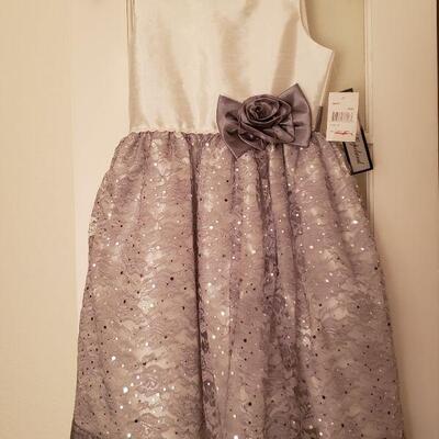 Lot 953: NEW Size 10 Girls Dress