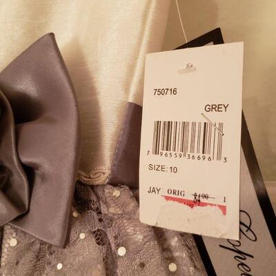 Lot 953: NEW Size 10 Girls Dress