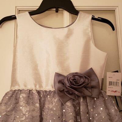 Lot 953: NEW Size 10 Girls Dress