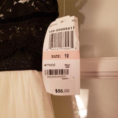 Lot 954: NEW size 10 Girls Dress