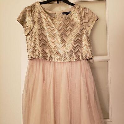 Lot 956: NEW Size 8 Girls Dress