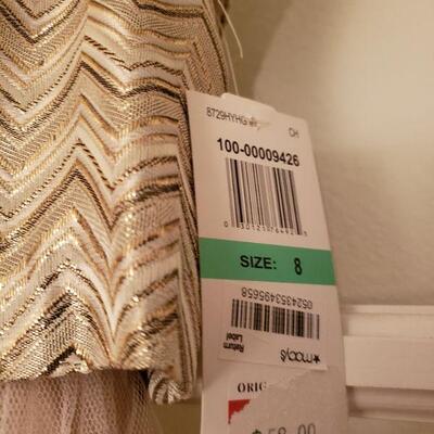 Lot 956: NEW Size 8 Girls Dress