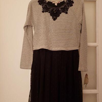 Lot 961: NEW Size 14 Girls Dress