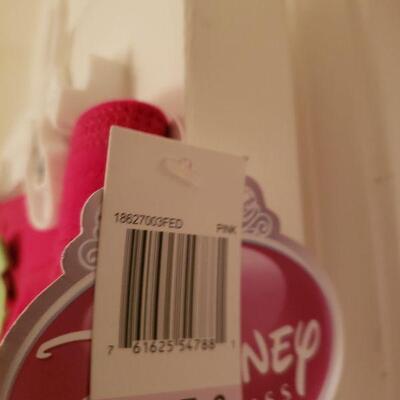 Lot 963: NEW Size 6 Girls Disney Princess Top and Sweat Pants