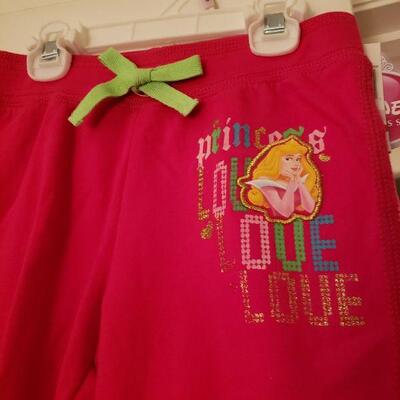 Lot 963: NEW Size 6 Girls Disney Princess Top and Sweat Pants