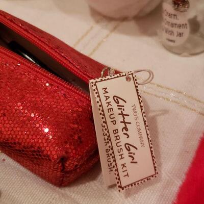 Lot 964: NEW Gift Lot