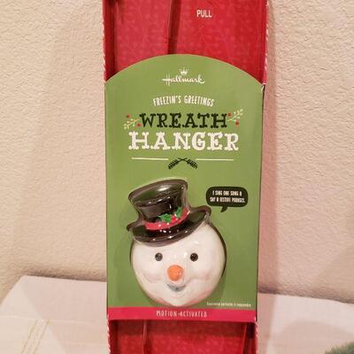 Lot 965: NEW Jingle Bells Candy Cane, Animated Snowman Scene and Animated Snowman Wreath Hanger