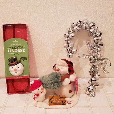 Lot 965: NEW Jingle Bells Candy Cane, Animated Snowman Scene and Animated Snowman Wreath Hanger