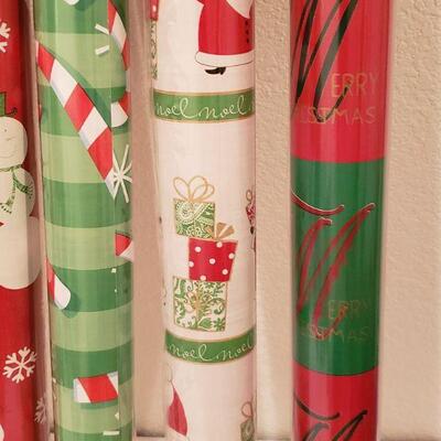 Lot 968: NEW (5) Rolls of Wrapping Paper (red & greens)
