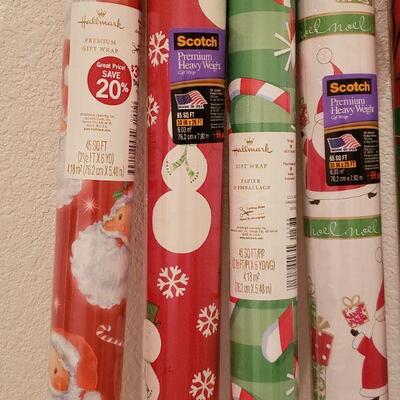 Lot 968: NEW (5) Rolls of Wrapping Paper (red & greens)