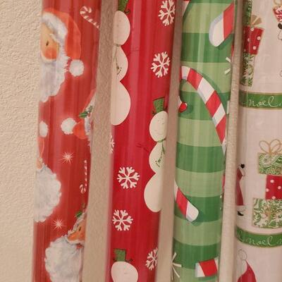 Lot 968: NEW (5) Rolls of Wrapping Paper (red & greens)