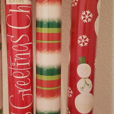 Lot 970: New (4) Rolls of Wrapping Paper and (2) Packages of Tissue Paper 