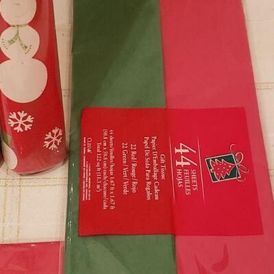 Lot 971: New (4) Rolls of Wrapping Paper and (2) Packages of Tissue Paper 