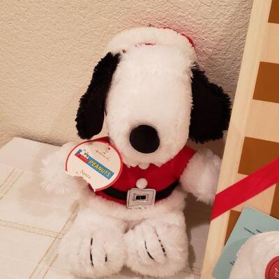 Lot 972: NEW Hallmark Snoopy Checkers and Tic Tac Toe Game and Snoopy Plushie 