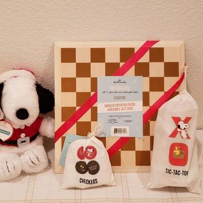 Lot 972: NEW Hallmark Snoopy Checkers and Tic Tac Toe Game and Snoopy Plushie 