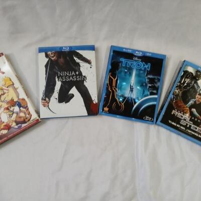 3 Blu-Rays  1 DVD(Street Fighter)