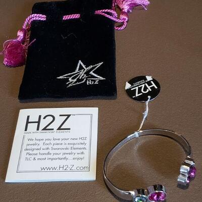 Lot 977: NEW H2 Swarovski Elements Cuff Bracelet 