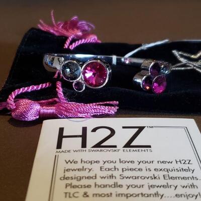 Lot 977: NEW H2 Swarovski Elements Cuff Bracelet 