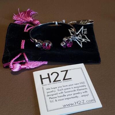 Lot 977: NEW H2 Swarovski Elements Cuff Bracelet 