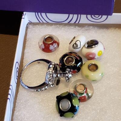 Lot 980: NEW Interchangeable Bead Ring Size 8
