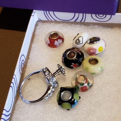 Lot 980: NEW Interchangeable Bead Ring Size 8
