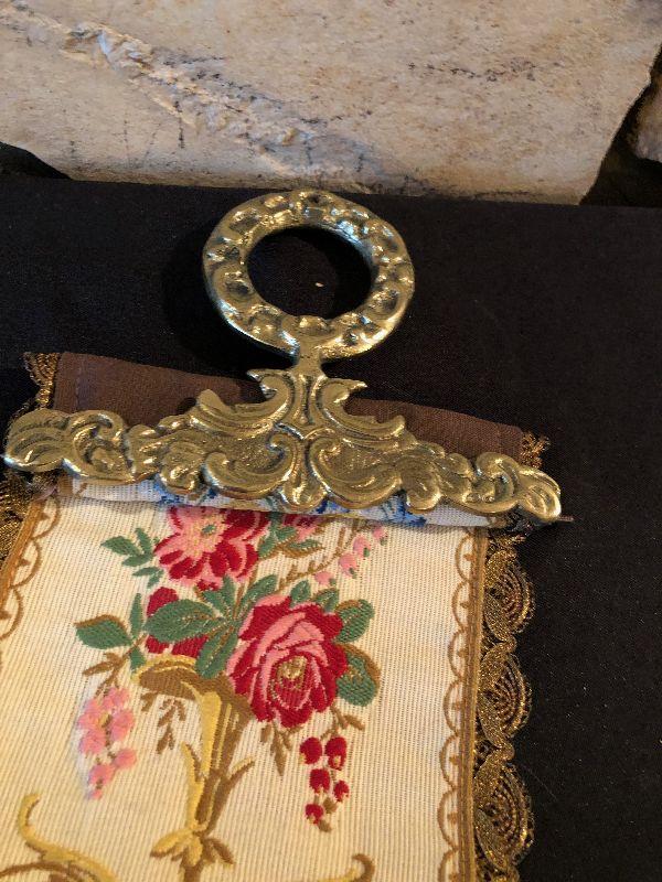 1041 Tapestry Wall Hanging Bell Pull