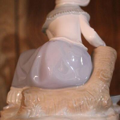 Lot 31 Lladro Milk for the Cat #285
