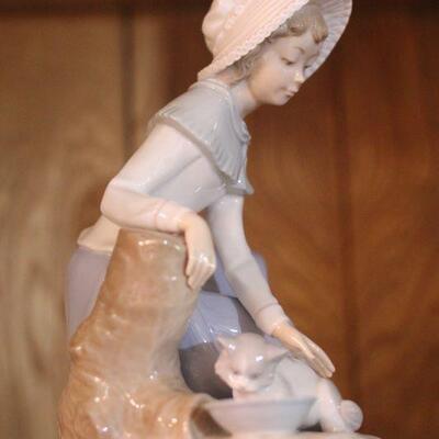 Lot 31 Lladro Milk for the Cat #285