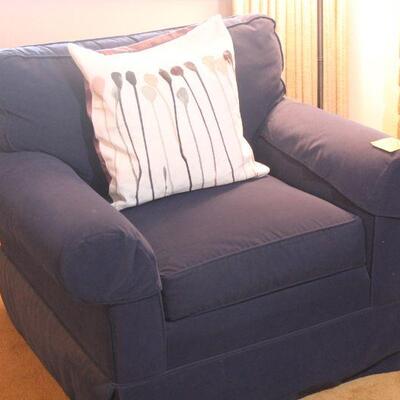 Lot 52 Ethan Allen Navy Blue Chair 2'10"x3'4" #1