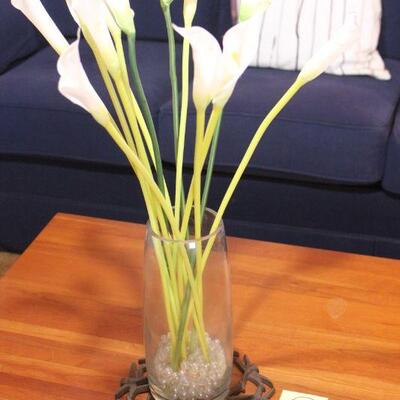 Lot 60 Lrg. Faux White Calla Lily in Glass Vase