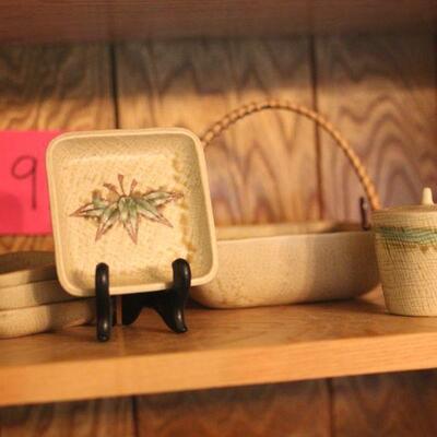Lot 93 Stoneware Basket w/ Bamboo Handles w/ Set of Sauce Plates