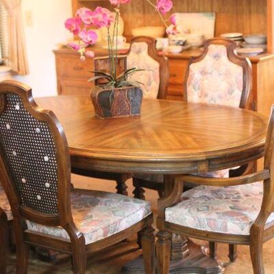 Lot 97 Vintage Wood Dining Table w/ 6 Chairs/1 Leaf 2'5"x3'5"x5'9"