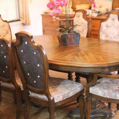 Lot 97 Vintage Wood Dining Table w/ 6 Chairs/1 Leaf 2'5"x3'5"x5'9"