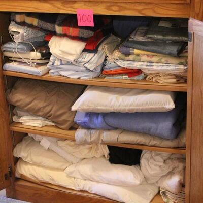 Lot 100 Contents of Linen Cupboard