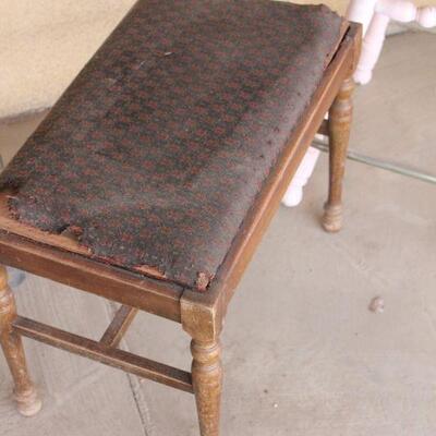 Lot 116 Vintage Stool & Piano Bench