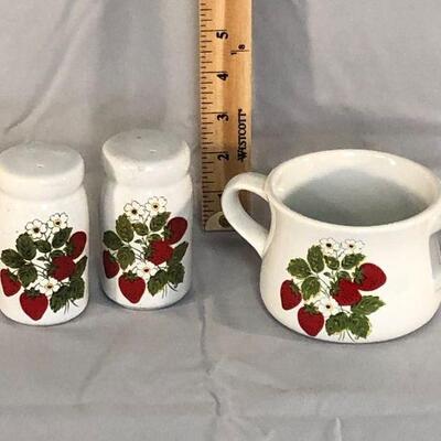 Lot 4 - McCoy Strawberry Country Shakers and Onion Soup Bowl