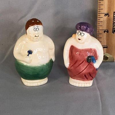Lot 15 - Man and Woman Bath Time Salt & Pepper Shakers