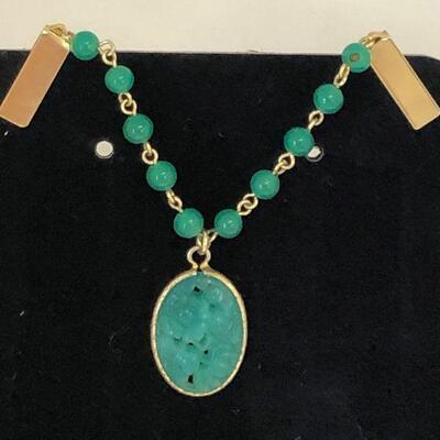 Lot 26 - Sweater Clip Chain Jade Style