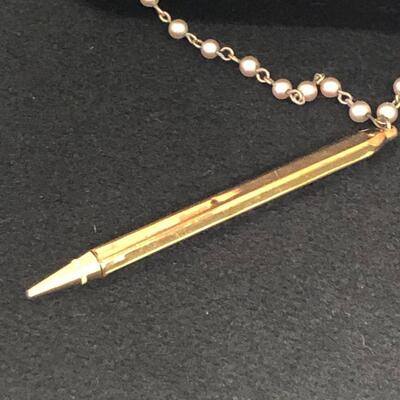 Lot 46 - Vintage Faux Pearl Pencil Necklace